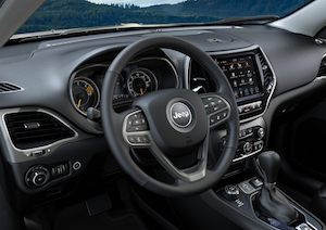 2020 Jeep Cherokee leather-wrapped steering wheel and control cluster